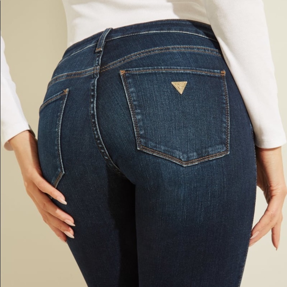 GUESS - Curvy Sophia Skinny Jeans - 32”